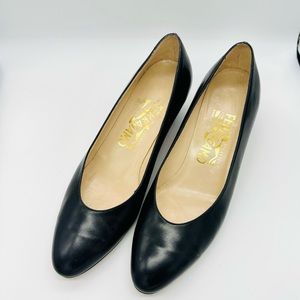 Salvatore Ferragamo Classic Black Pumps 7B